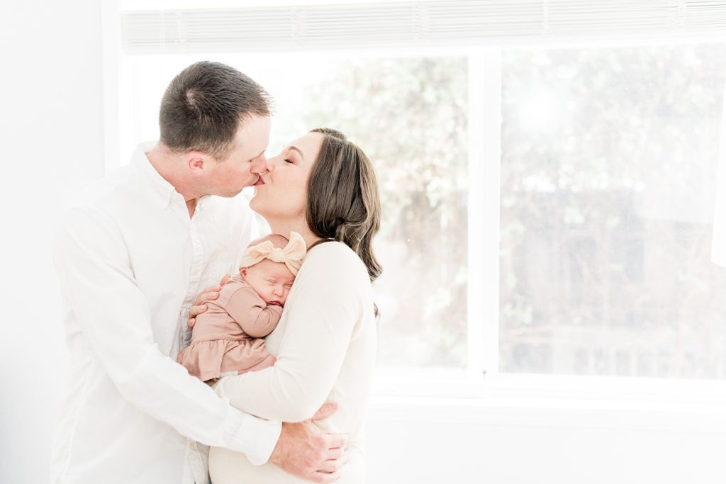 Morgan-Hill-Light-And-Airy-Lifestyle-Newborn-Modern-Photographer